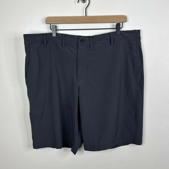 Columbia Men's Charcoal Gray Regular Fit Flat Front Shorts in Size 40 - Picture 1 of 7